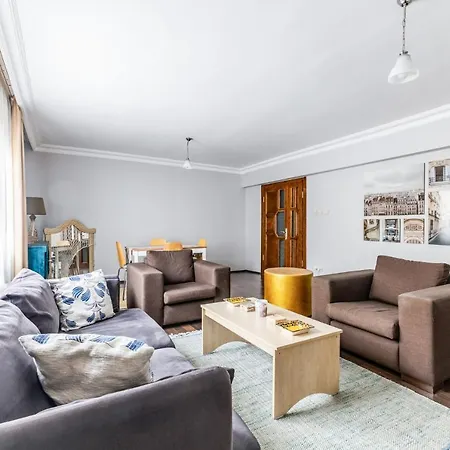 Chic Luminous Flat In Uskudar *