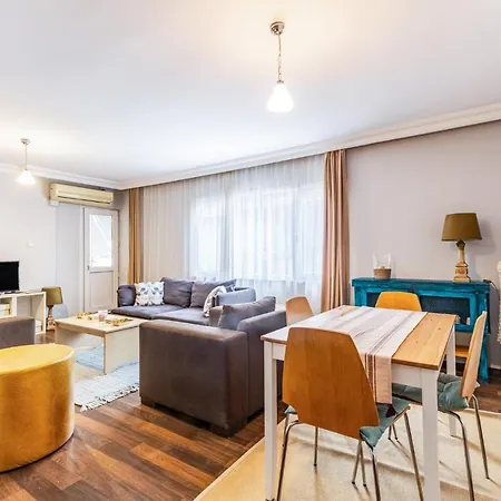 Chic Luminous Flat In Uskudar *